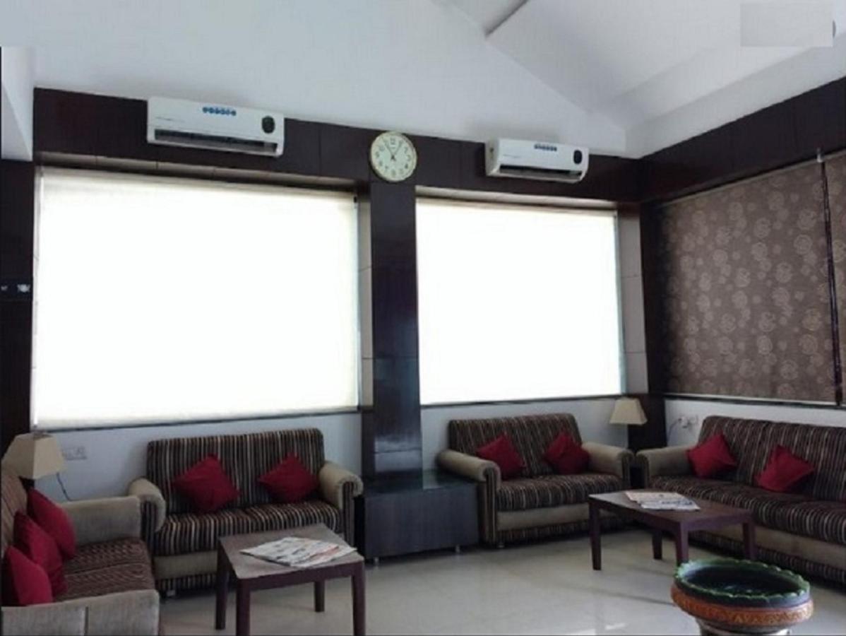 Hotel Shirdi Sai Wada 외부 사진
