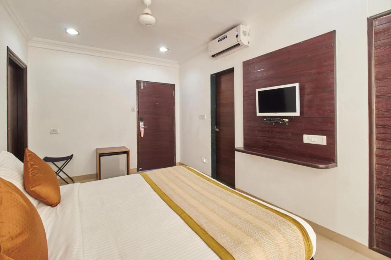 Hotel Shirdi Sai Wada 외부 사진