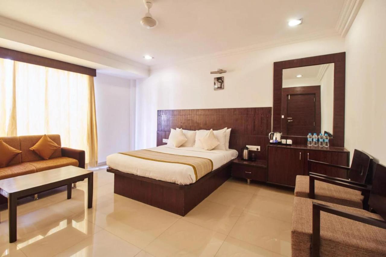 Hotel Shirdi Sai Wada 외부 사진