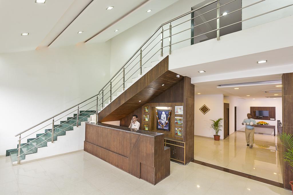 Hotel Shirdi Sai Wada 외부 사진