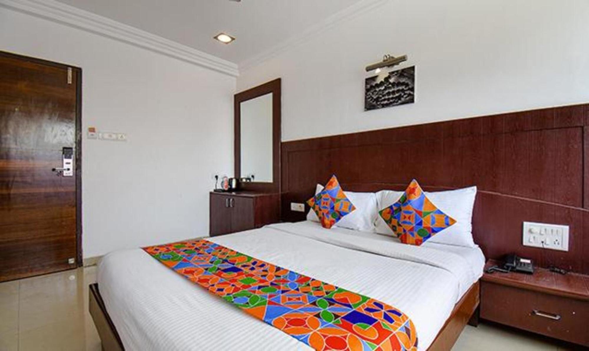 Hotel Shirdi Sai Wada 외부 사진