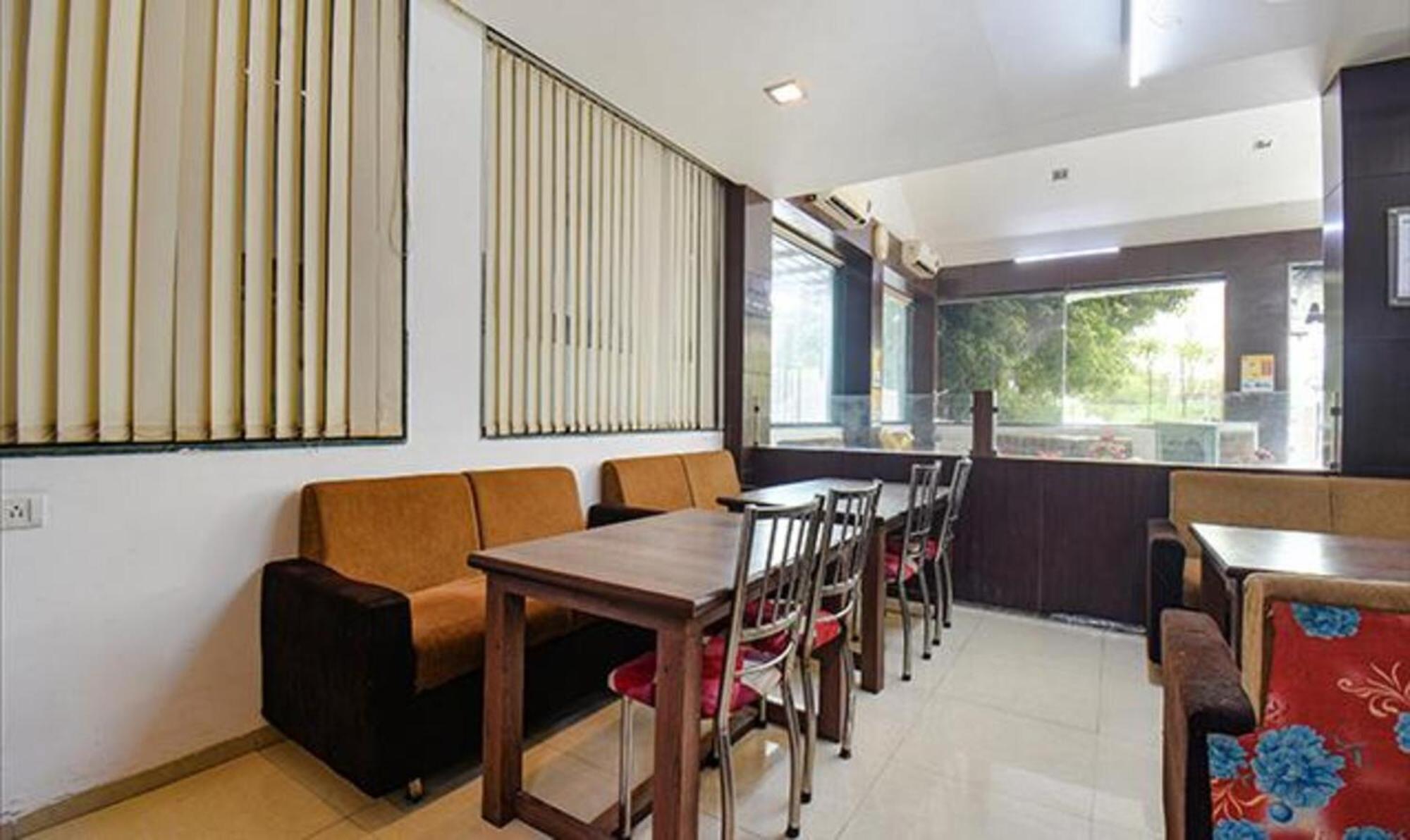 Hotel Shirdi Sai Wada 외부 사진
