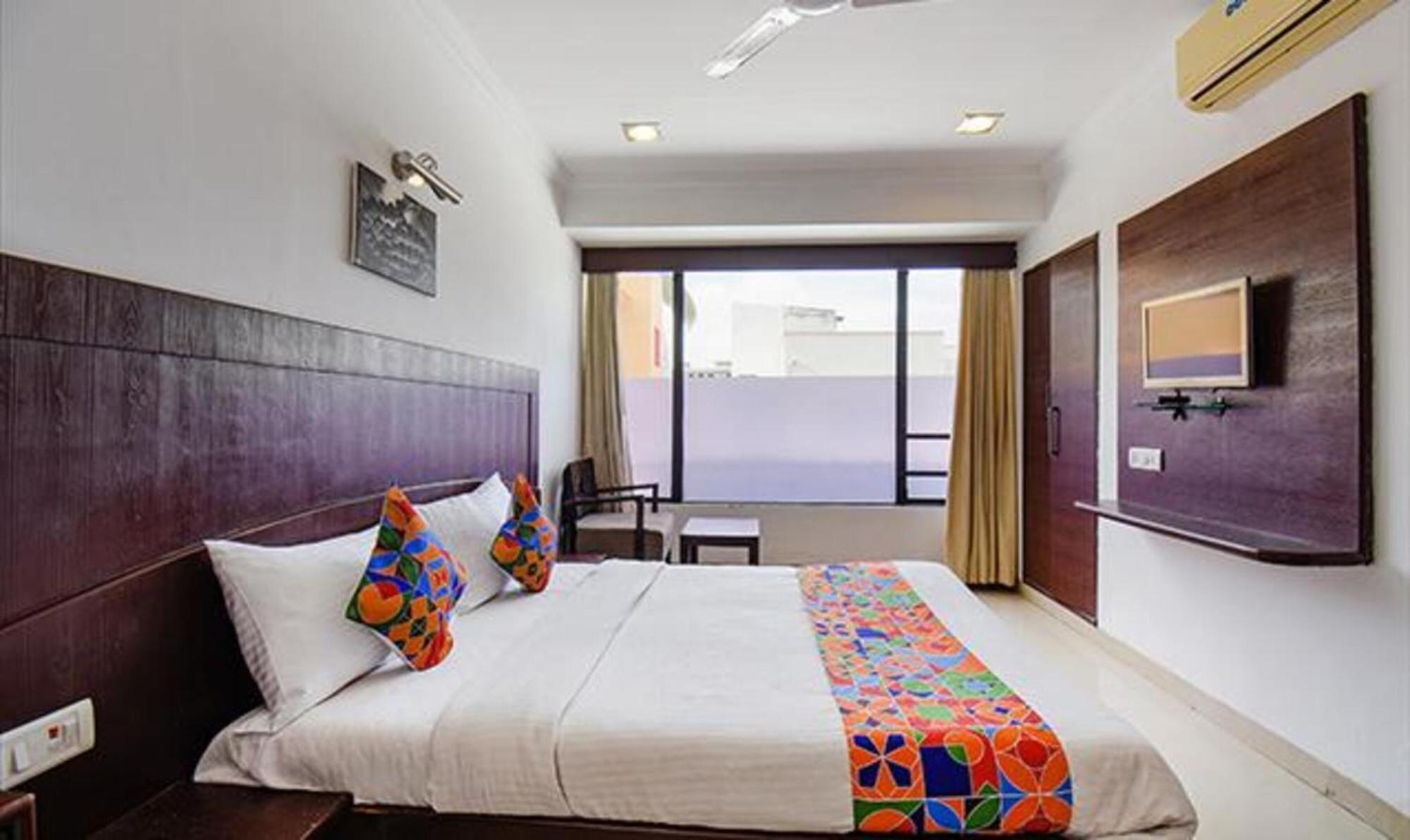 Hotel Shirdi Sai Wada 외부 사진
