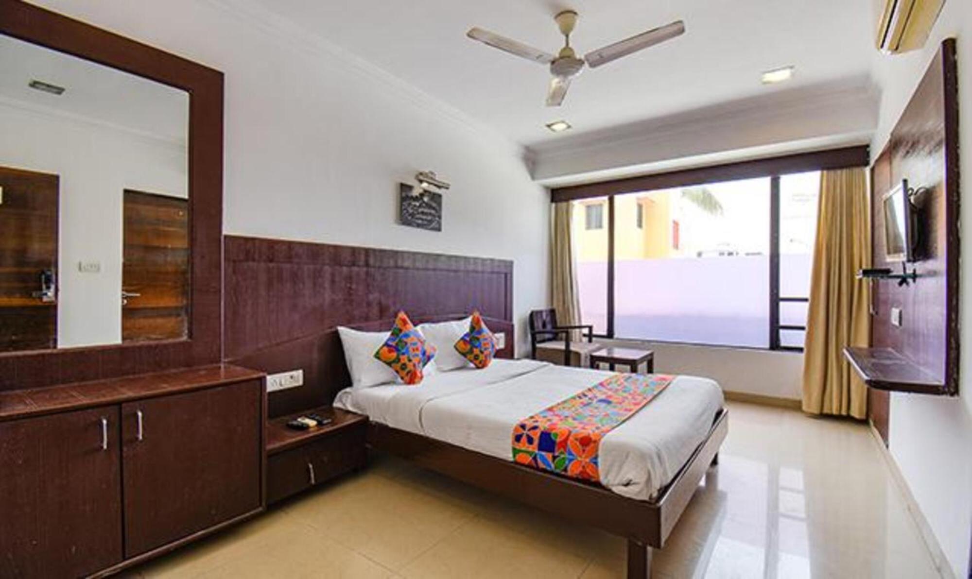 Hotel Shirdi Sai Wada 외부 사진