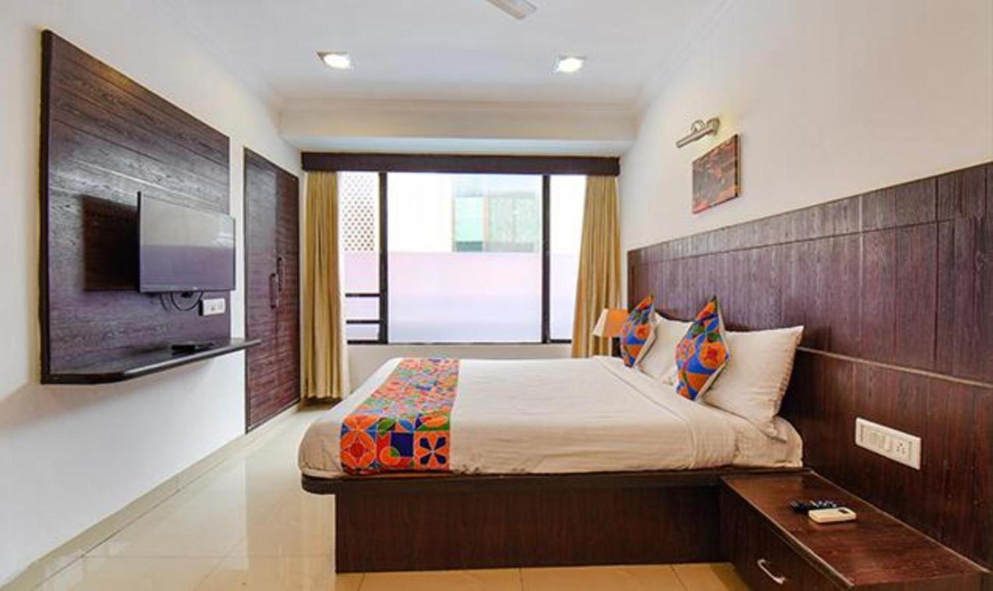 Hotel Shirdi Sai Wada 외부 사진