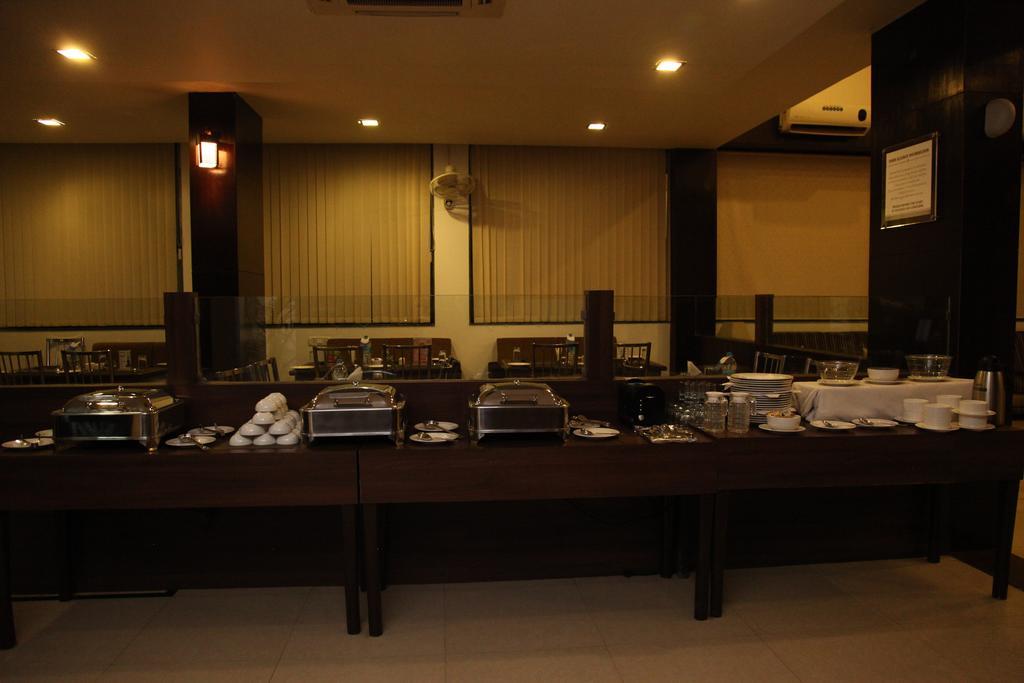 Hotel Shirdi Sai Wada 외부 사진