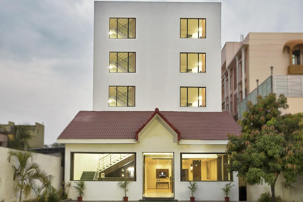 Hotel Shirdi Sai Wada 외부 사진