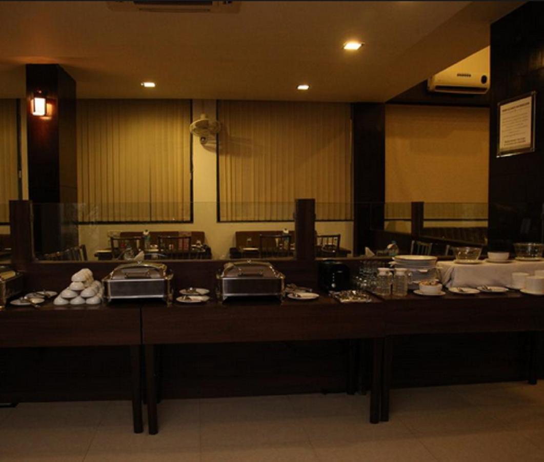 Hotel Shirdi Sai Wada 외부 사진