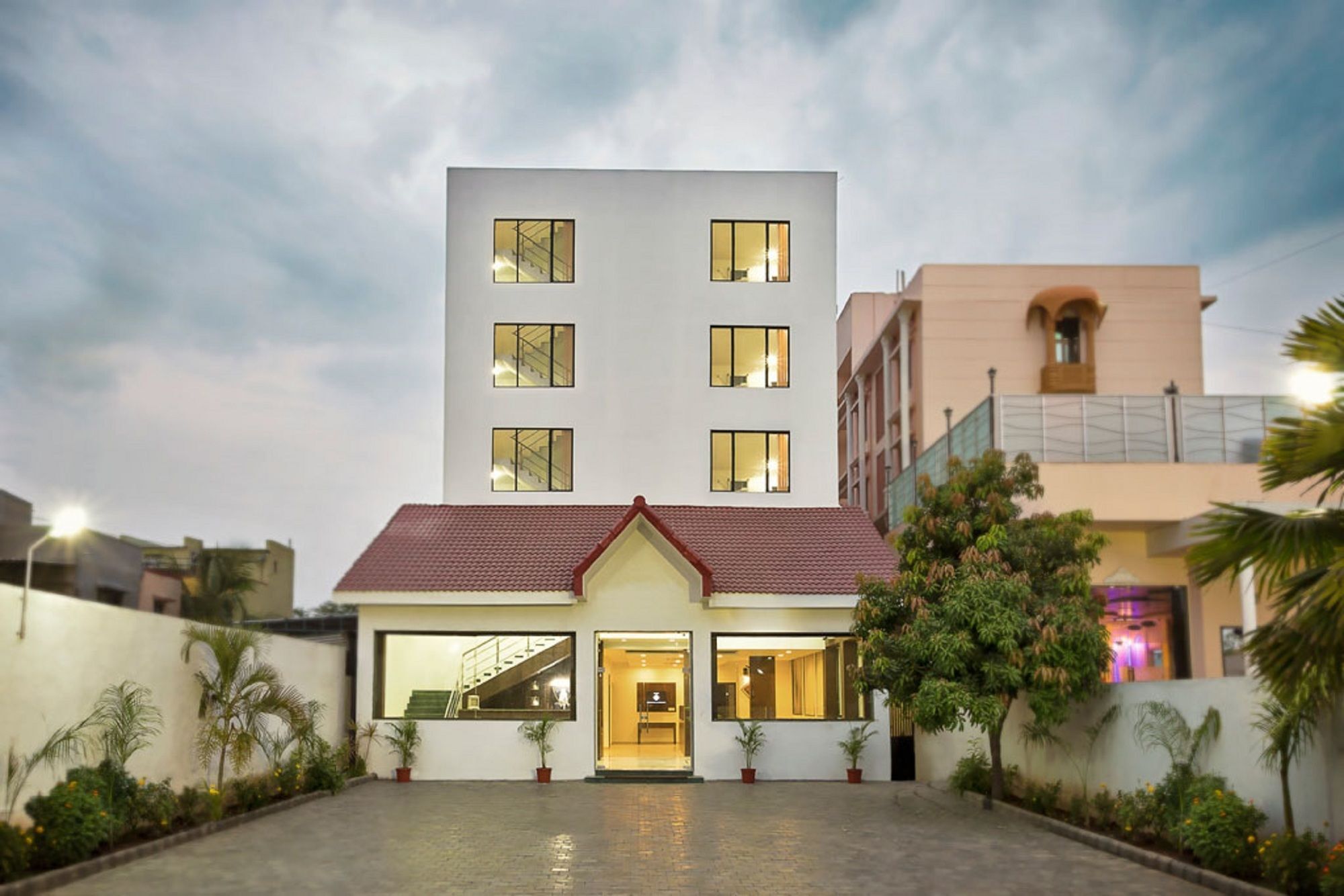 Hotel Shirdi Sai Wada 외부 사진